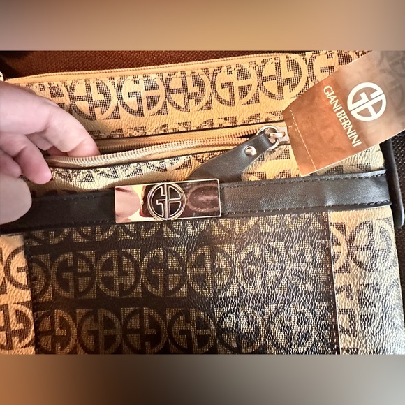 NWT Giani Bernini Block Signature Pocket North South Crossbody - Taupe Brown - Picture 9 of 16